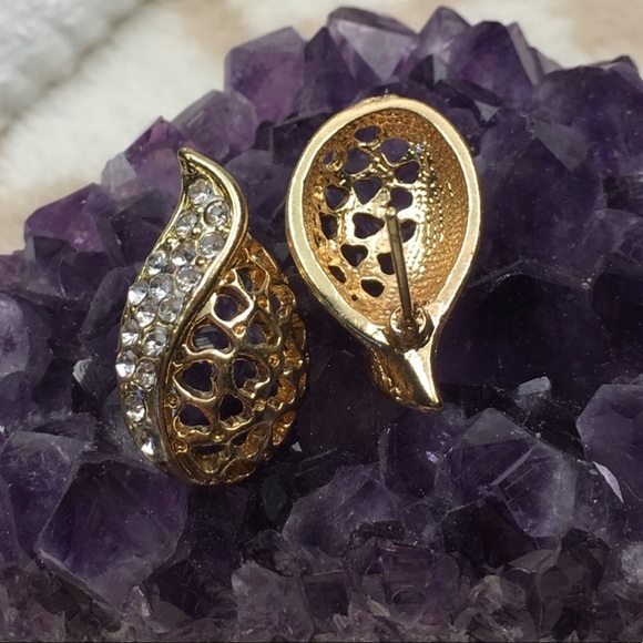 Gold Filigree Heart Earrings - Picture 3 of 5